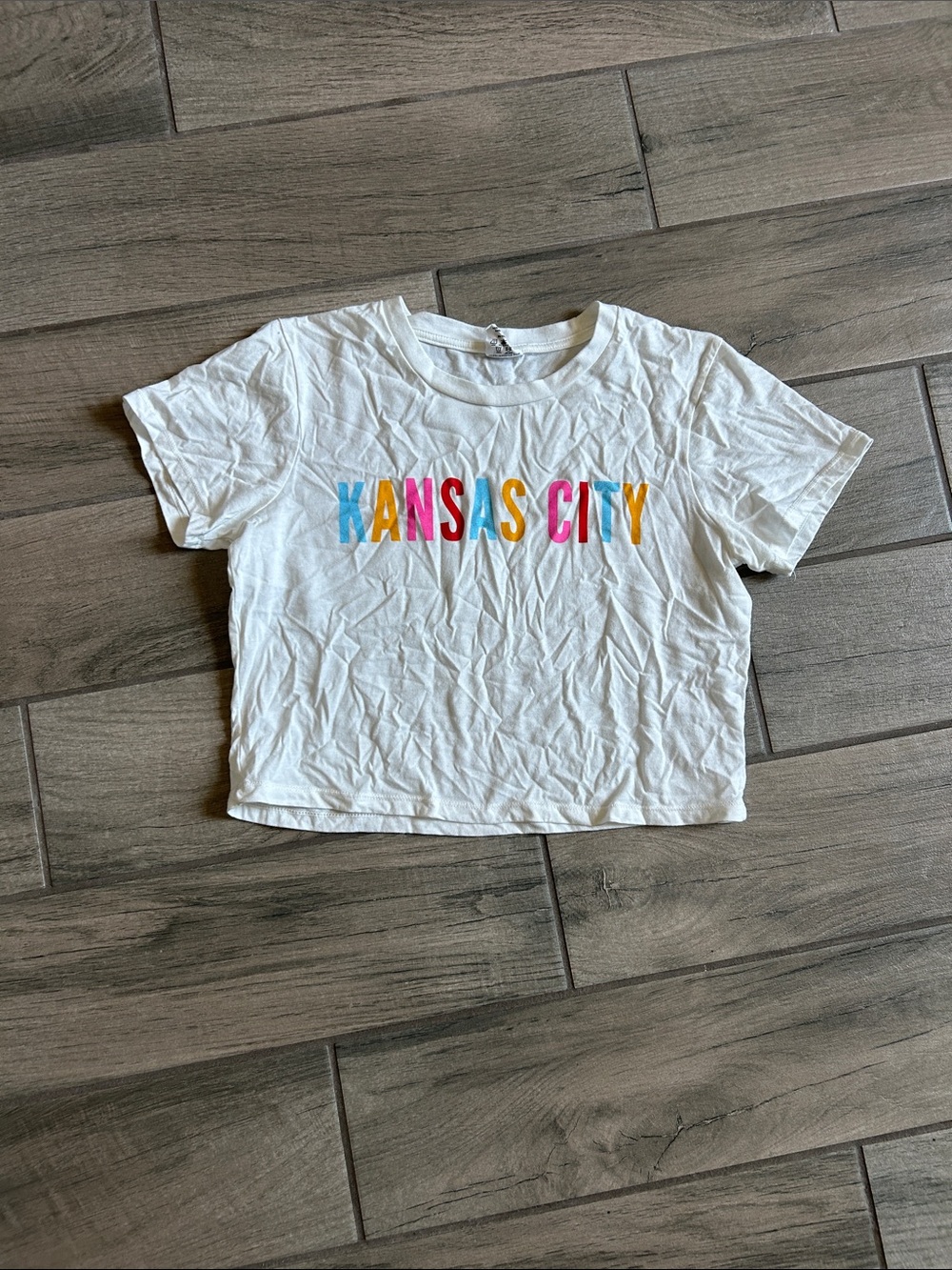 White Short Sleeve Graphic Tee with Multicolor 'Kansas City' Lettering